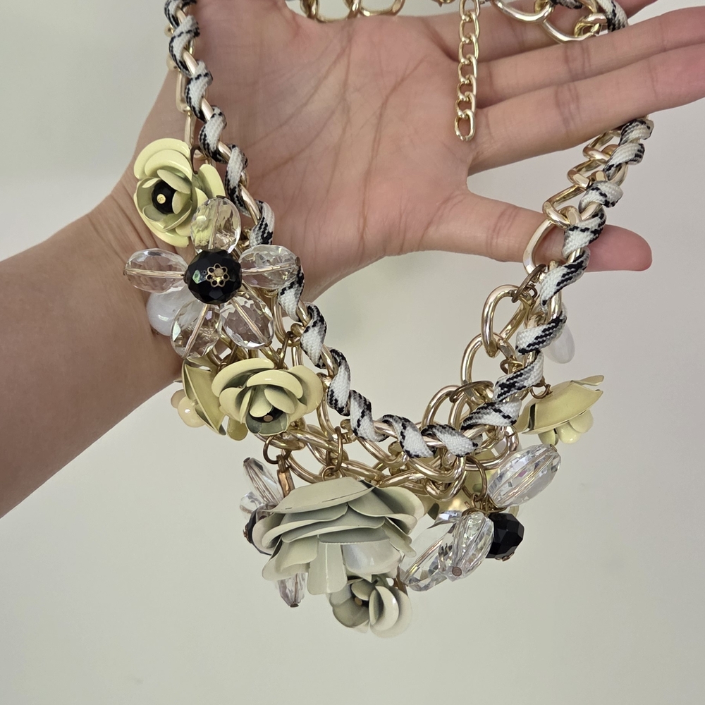 Floral Statement Necklace in Cream and Gold - Picture 2 of 2